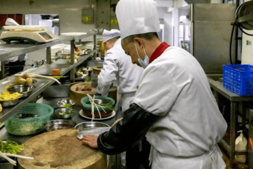 以赛促旅 员工技能比拼与技术交流提升旅游服务品质